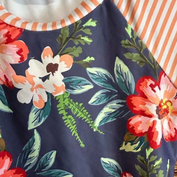Oopsie Daisy Size 10, Long Sleeve Rash guard Floral - Picture 4 of 4